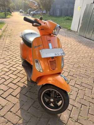 Jual bekas Jual vespa kesayangan LX Orange matic,lokasi di Tangerang Selatan Kota