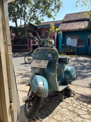 Jual bekas jual vespa super 1978 stang gantian ke bulat ori juga,lokasi di Bandung Kab.