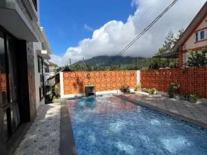 Jual Villa LUAS plus Private Pool harga MURAH di Villa Istana Bunga Cisarua Lembang Bandung lokasi di Bandung Barat Kab., tersedia melalui melalui situs Olx