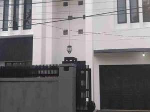 JualSewa Rumah 5 kamar, Cilandak, Jaksel. lokasi di Jakarta Selatan, tersedia melalui melalui situs Olx