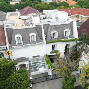 Kebayoran Baru Rumah Luxury American Classic lokasi di Jakarta Selatan, tersedia melalui melalui situs Olx