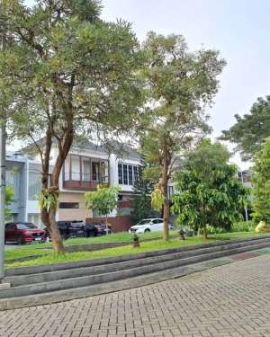 Kebayoran Bintaro Jaya Sektor 7 Rumah Depan Taman Cluster Premium lokasi di Tangerang Selatan Kota, tersedia melalui melalui situs Olx