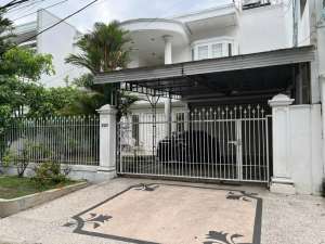 kertajaya indah jalan kembar cocok untuk usaha, praktek dokter. MURAH lokasi di Surabaya Kota, tersedia melalui melalui situs Olx