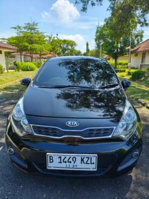 Jual bekas KIA All New Rio Hatchback 20142013 Hitam Glowing,lokasi di Semarang Kab.