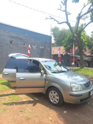 Jual bekas Kia Carens II 2006 Bensin,lokasi di Tangerang Selatan Kota