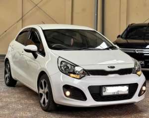 Jual bekas Kia new Rio 2013 mt putih km.40 ribuan ori,lokasi di Bandung Kota