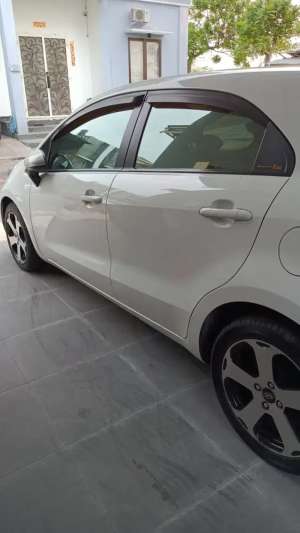 Jual bekas Kia Rio 2014 Bensin,lokasi di Surabaya Kota
