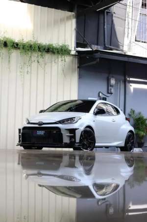 Jual bekas KILOMETER 3RB TOYOTA GR YARIS 1.6T MT RZ ATPM LIMITED EDITION 2022,lokasi di Surabaya Kota