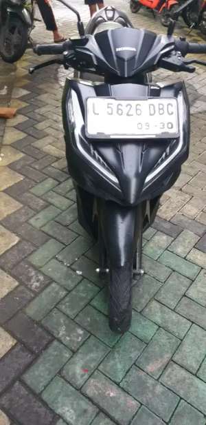 Jual bekas KM 06 ribu Vario 125 iss Th 2025 Keyles Istimewa pjk baru 09-2026,lokasi di Surabaya Kota