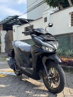 Jual bekas KM 100 Perak SUPER GRESS ALL NEW VARIO 125 KEYLESS CBS ISS 2025 BL 7,lokasi di Jakarta Barat
