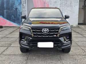 Jual bekas Km 14 rb fortuner gr sport tetradrive 4x4 at diesel 2023 hitam,lokasi di Jakarta Utara