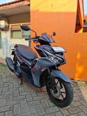 Jual bekas Km 1.800 Yamaha Aerox Cnctd 2025 bln 8 Mlus Bergrnsi,lokasi di Tangerang Kota