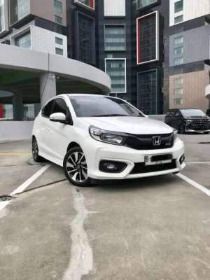 Jual bekas Km 26rb Honda Brio Satya 1.2 RS CVT Th 2023 Putih Like New Condition,lokasi di Jakarta Pusat