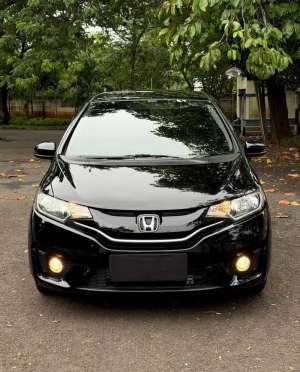 Jual bekas KM 4 RB Honda Jazz 1.5 GK5 20172018 Simpanan Seperti Baru RS,lokasi di Jakarta Barat