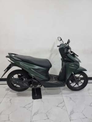 Jual bekas KM 4 RB Honda New Beat Smartkey 110 Fi 2025 bln 2 Remote 2,lokasi di Jakarta Selatan