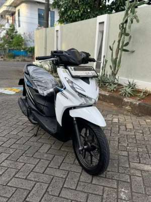 Jual bekas KM 720 PERAK ASLI BEAT SPORTY CBS ALARM 2025 GRESS LIKE NEW BLN 7,lokasi di Jakarta Barat