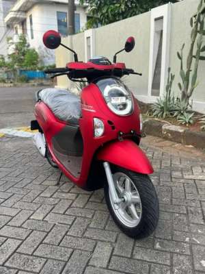 Jual bekas KM 80 KILO HONDA SCOOPY PRESTIGE 2025 PAJAK BULAN 08-2026 GRESS,lokasi di Jakarta Barat