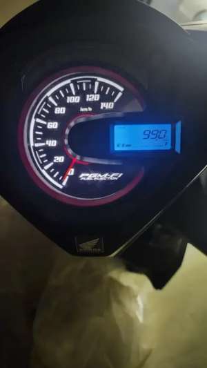 Jual bekas Km 99 beat deluxe 2025 istimewa pajak 11 2026,lokasi di Jakarta Barat