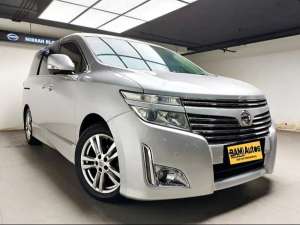 Jual bekas KM Low Record Nissan Elgrand 3.52013 SWT,lokasi di Jakarta Timur