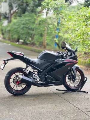 Jual bekas KM LOW YAMAHA YZF R15 V3 2018 HITAM PAJAK PANJANG SIAP NGEBUT,lokasi di Depok Kota