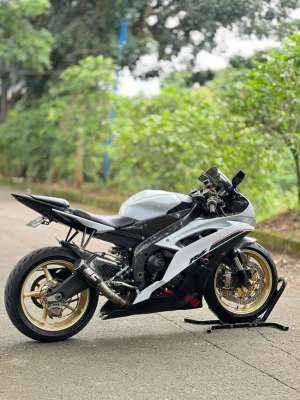 Jual bekas KM RENDAH YAMAHA YZF R6 2014 PUTIH PAJAK ON SIAP GASPOL,lokasi di Tangerang Kab.