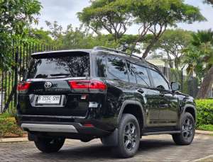 Jual bekas KM.11.RB LAND CRUISER GR SPORT 300 2023 HITAM PERFECT RASA BARU,lokasi di  ,Jakarta Selatan