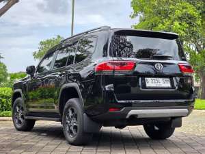 Jual bekas KM.11.RBANTIK LAND CRUISER GRS 300 2023 HITAM PERFECT RASA BARU,lokasi di  ,Tangerang Selatan Kota