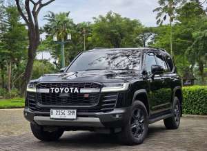 Jual bekas KM.11.RBPERFECT LAND CRUISER GR SPORT 300 2023 HITAM RASA BARU LC300,lokasi di Tangerang Selatan Kota