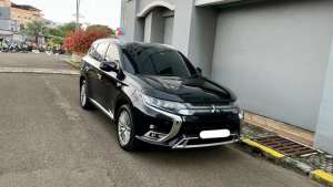 Jual bekas Km46rb mitsubishi outlander phev hybrid 4x4 awd 2019 hitam,lokasi di Jakarta Utara