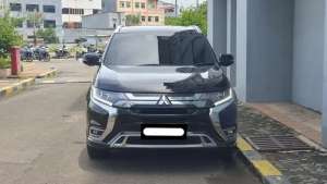 Jual bekas Km47rb mitsubishi outlander phev hybrid 4x4 awd 2019 hitam,lokasi di  