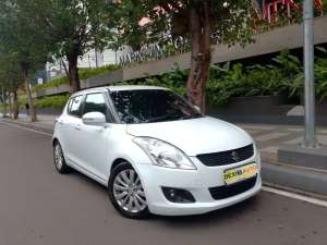 Jual bekas KM50000SUZUKI SWIFT GX AT 2015 NIK 2014 ISTIMEWA KM RENDAH,lokasi di Jakarta Pusat