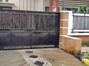 KONTRAKAN SEWA RUMAH SULFAT 4 KAMAR . KAMAR MANDI DALAM lokasi di Malang Kota, tersedia melalui melalui situs Olx