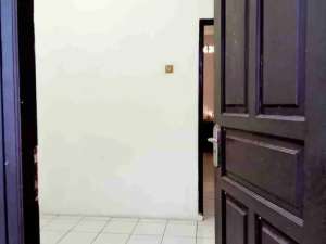 Kostan Khusus WanitaKontrakan Rumah Murah tapi Tdk Murahan di sebrang Pizza Hut Joglo, JakBar lokasi di Tangerang Kota, tersedia melalui melalui situs Olx