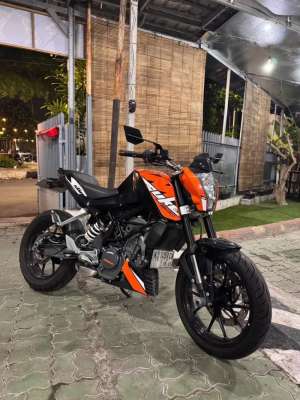 Jual bekas KTM duke 200 tahun 2017 Low KM,lokasi di Surabaya Kota