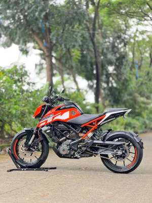 Jual bekas KTM DUKE 250 ABS 2018 ORANGE PAJAK PANJANG SIAP RIDING,lokasi di Cianjur Kab.