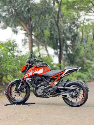 Jual bekas KTM DUKE 250 ABS 2018 ORANGE PAJAK PANJANG SIAP GASPOL,lokasi di  ,Cianjur Kab.