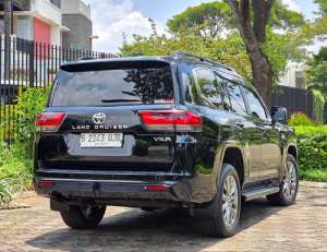 Jual bekas LAND CRUISER VXR300 ATPM 2024 HITAM RASA BARU KM.26.RB ASLIVX-R,lokasi di Jakarta Timur