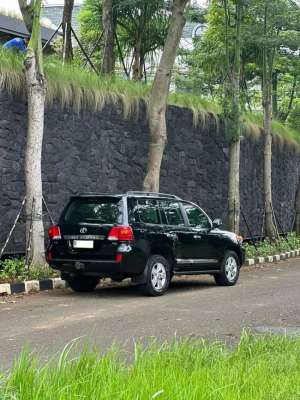 Jual bekas Landcruiser VX200 ATPM 2012 diesel,lokasi di Jakarta Barat
