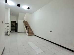 Langka Rumah Hook Hitung Tanah Di Raya Kendangsari Surabaya lokasi di Surabaya Kota, tersedia melalui melalui situs Olx