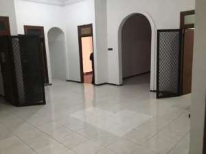 LANGKA,HITUNG TANAHRumah PERLU RENOVASI UK 10X20,1 di Perumahan Rungkut Barata Surabaya Timur . lokasi di Surabaya Kota, tersedia melalui melalui situs Olx