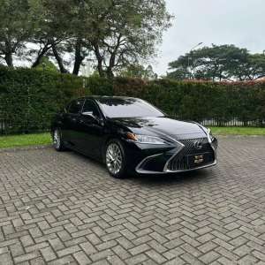 Jual bekas Lexus ES300h Ultra Luxury Sedan 2021,lokasi di  