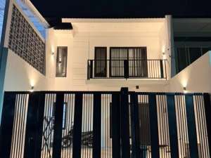 Lontar lokasi di Surabaya Kota, tersedia melalui melalui situs Olx