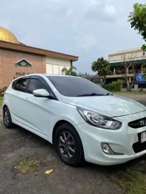Jual bekas Low kilometer grand Hyundai Avega 2013 antik mulus,lokasi di Bandung Kota