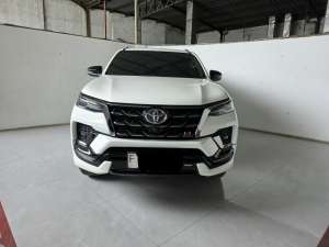 Jual bekas Low km 33rban Toyota Fortuner VRZ GR 2.8 diesel ATMatic2023 Putih Mulus Good Condition,lokasi di Jawa Barat