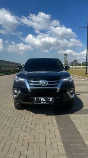 Jual bekas LOW KM 51RB Fortuner VRZ AT 2016 Hitam,lokasi di Tangerang Kota