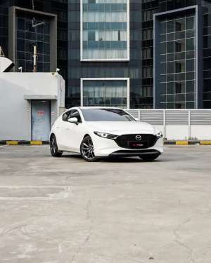 Jual bekas LOW KM Mazda 3 hatchback2.0 skyactivefacelift 2020,lokasi di Jakarta Selatan