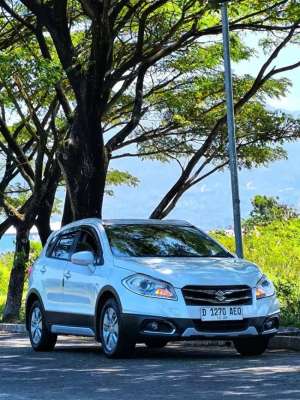 Jual bekas LOW KMSUZUKI S-CROSS 1.5 AT 2016 ISTIMEWA,lokasi di Bandung Kota