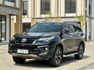 Jual bekas LOW KM Toyota Fortuner VRZ TRD Diesel 2.4 AT 2017,lokasi di Jakarta Selatan