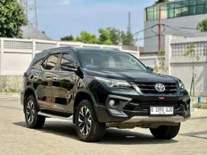 Jual bekas LOW KM VRZ TRD 2.4 AT DIESEL 20172018 HITAM,lokasi di Jakarta Selatan