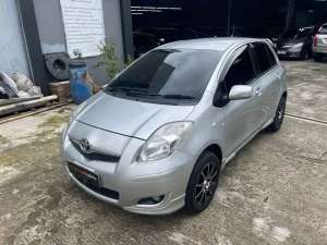 Jual bekas Low KM Yaris E 2010 Automatic Istimewa Siap Pakai,lokasi di  ,Jakarta Timur